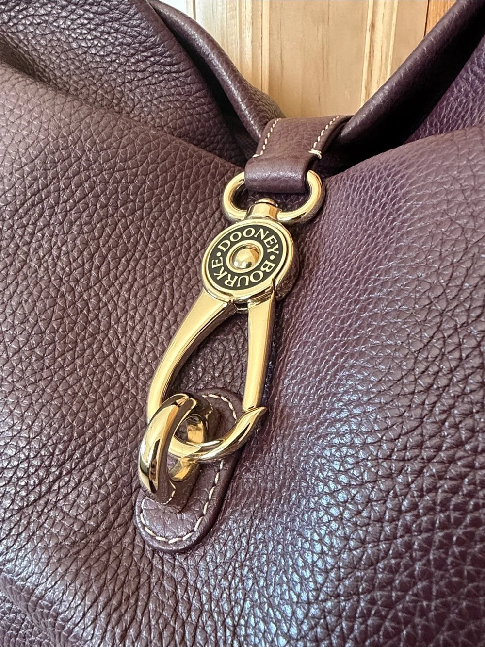 Dooney & Bourke Pebble Logo Lock Large Sac - Plum Wine |